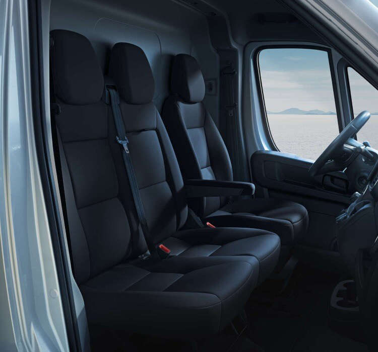 Peugeot Boxer, сидіння у кабіні
